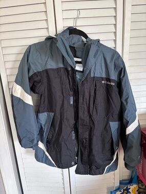 Columbia Black Jacket with Blue Trim, Extendable Sleeves 10/12 Kids